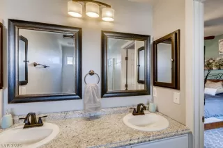 Photo #5: 2201096 Listing