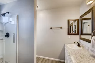 Photo #6: 2201096 Listing