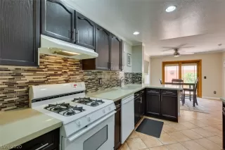 Photo #5: 2201121 Listing 