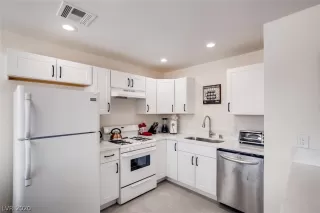 Photo #2: 2201138 Listing