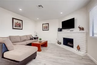 Photo #5: 2201138 Listing