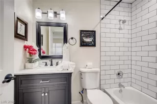 Photo #6: 2201138 Listing