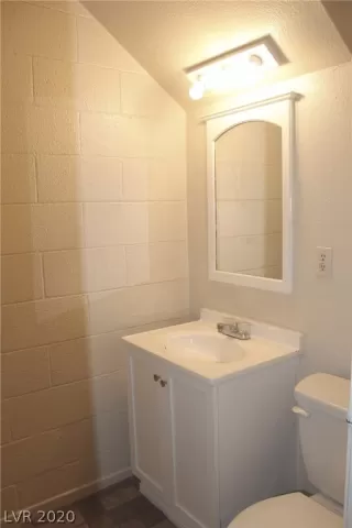 Photo #4: 2201201 Listing