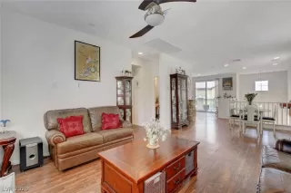 Photo #4: 2201228 Listing