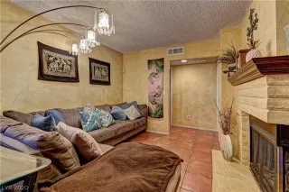 Photo #4: 2201308 Listing