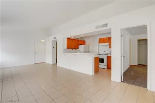 Photo #2: 2201564 Listing