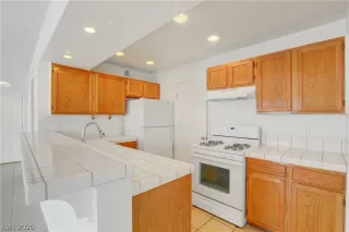 Photo #4: 2201564 Listing