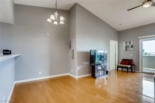 Photo #5: 2201638 Listing 