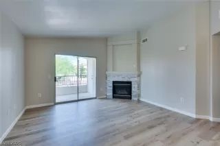 Photo #5: 2201642 Listing