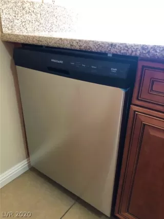 Photo #5: 2201851 Listing