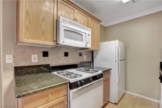 Photo #5: 2201862 Listing