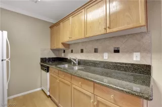 Photo #6: 2201862 Listing