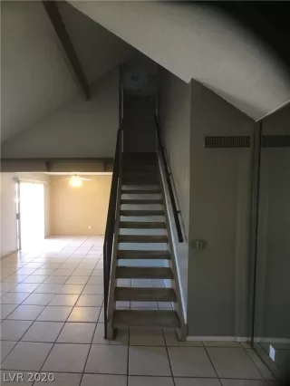 Photo #5: 2201879 Listing 