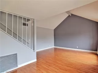 Photo #3: 2201894 Listing
