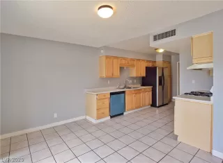 Photo #6: 2201894 Listing