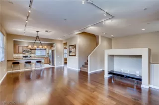 Photo #4: 2201922 Listing