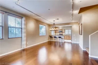 Photo #5: 2201922 Listing