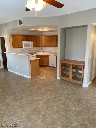 Photo #3: 2202003 Listing