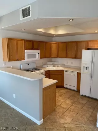 Photo #4: 2202003 Listing