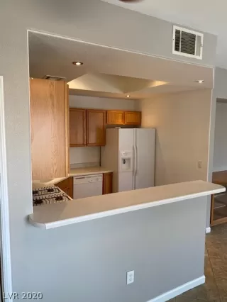 Photo #5: 2202003 Listing