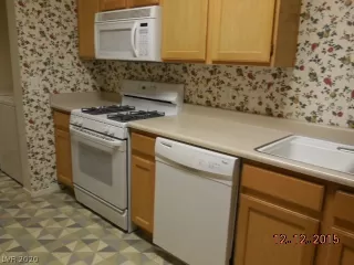 Photo #5: 2202005 Listing 