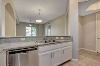 Photo #5: 2202006 Listing 