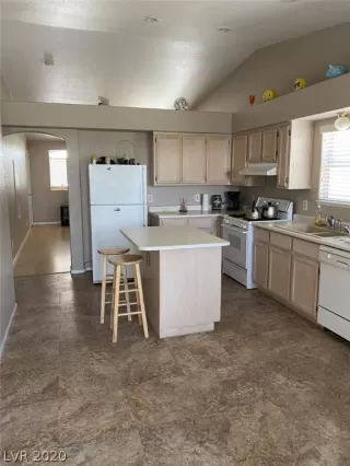 Photo #1: 2202021 Listing