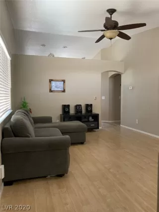 Photo #3: 2202021 Listing