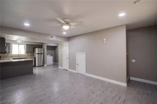 Photo #3: 2202037 Listing 