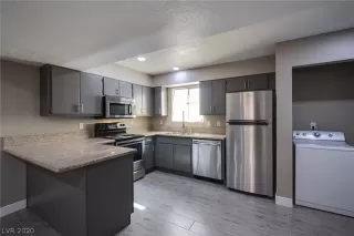 Photo #5: 2202037 Listing 