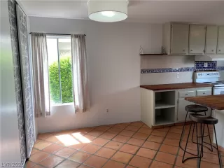 Photo #2: 2202041 Listing