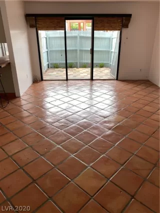 Photo #3: 2202041 Listing