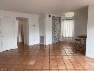 Photo #4: 2202041 Listing