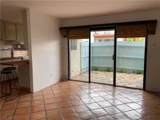 Photo #6: 2202041 Listing