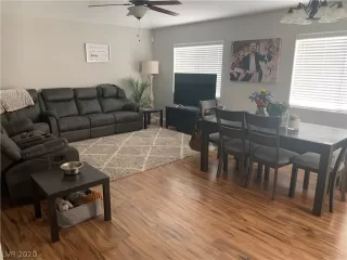 Photo #4: 2202093 Listing