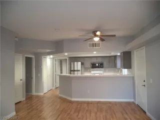 Photo #4: 2202102 Listing