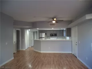 Photo #5: 2202102 Listing