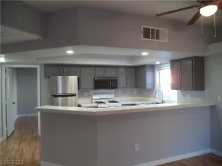 Photo #6: 2202102 Listing