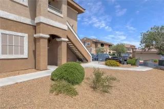 Photo #5: 2202117 Listing