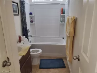 Photo #5: 2202119 Listing