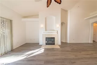 Photo #3: 2202196 Listing