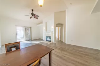 Photo #4: 2202196 Listing