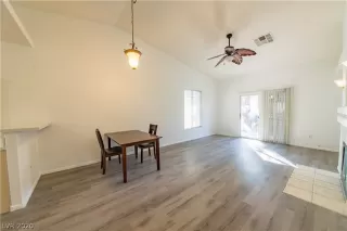 Photo #5: 2202196 Listing