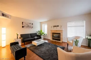 Photo #5: 2202282 Listing