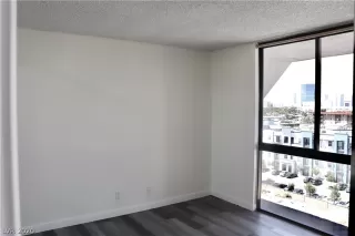 Photo #6: 2202397 Listing 