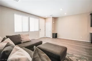 Photo #6: 2202411 Listing