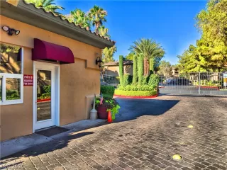 Photo #3: 2202611 Listing