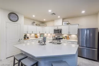 Photo #4: 2202664 Listing