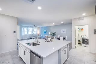 Photo #5: 2202664 Listing