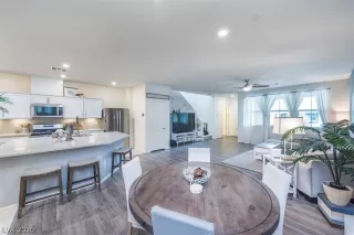 Photo #6: 2202664 Listing